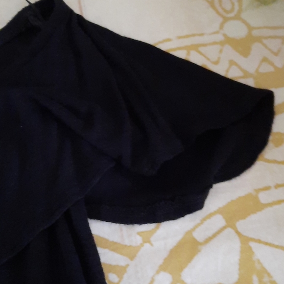 Tops - Picture 6 of 7